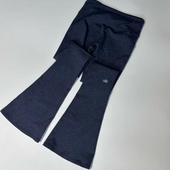 Alo Yoga Flare Leggings - Picture 7 of 7